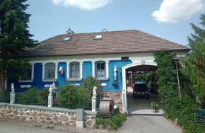 Jutta Deluxe Farmhouse